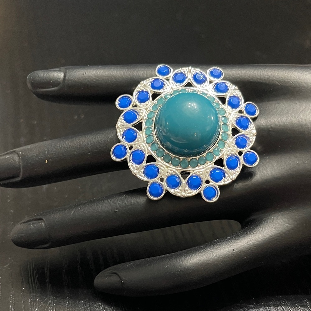 Elegant Silver and Blue Statement Ring. 0461